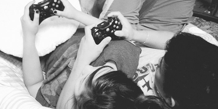 The-girls-who-play-video-games-or-football-are-hot